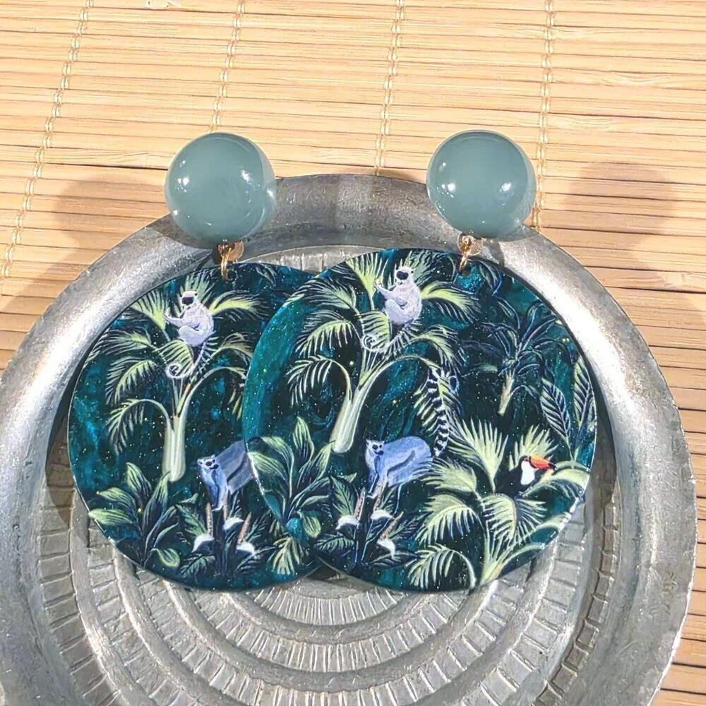 Retro 80s Style Tropical Jungle Animals Vintage Lucite Pendant Dangle earrings